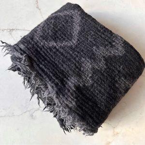 Like new Aritiza Diamond Mosaic Blanket Scarf blanket